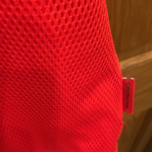 Mens red Calvin Klein T-shirt with mesh overlay. Size Large - Picture 4 of 4